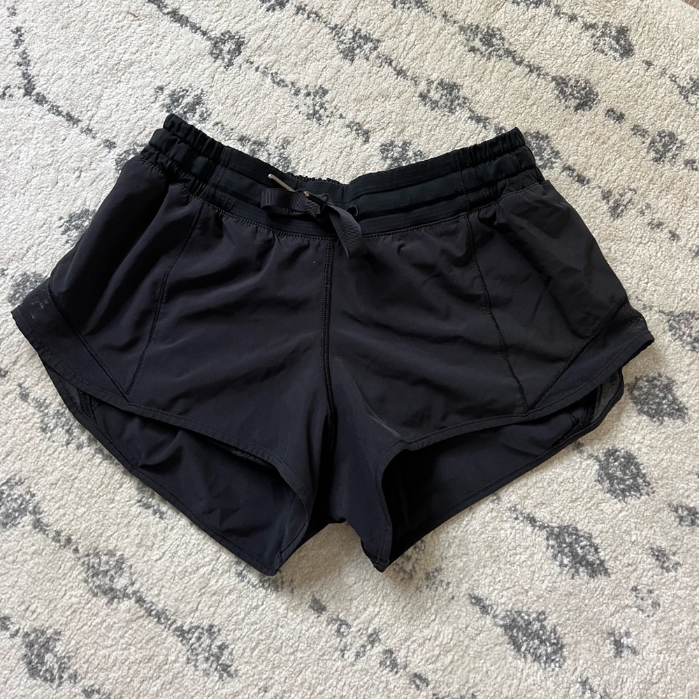 Lululemon Hotty Hot Short 2.5